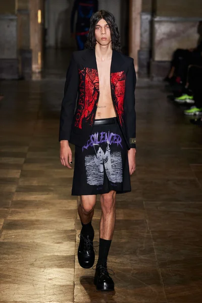 Look 24